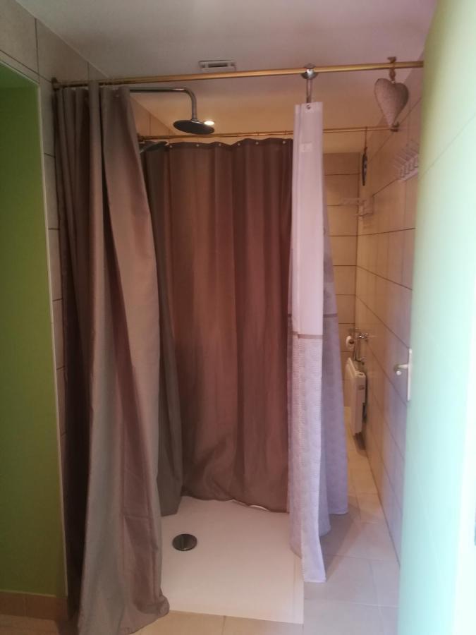 appartement avec Jacuzzi hammam sauna privatisé au rez de chaussée ds maison à Voglans à 2 kilomètres du lac du bourget en Savoie entre Chambéry et Aix les Bains cure thermale Quarto foto