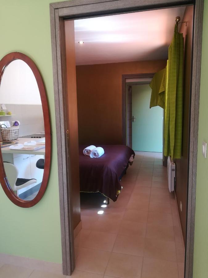 appartement avec Jacuzzi hammam sauna privatisé au rez de chaussée ds maison à Voglans à 2 kilomètres du lac du bourget en Savoie entre Chambéry et Aix les Bains cure thermale Quarto foto