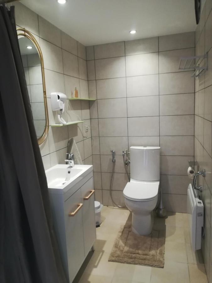 appartement avec Jacuzzi hammam sauna privatisé au rez de chaussée ds maison à Voglans à 2 kilomètres du lac du bourget en Savoie entre Chambéry et Aix les Bains cure thermale Quarto foto